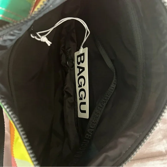 NEW BAGGU Madras Medium Crescent Bag - Picture 4 of 4